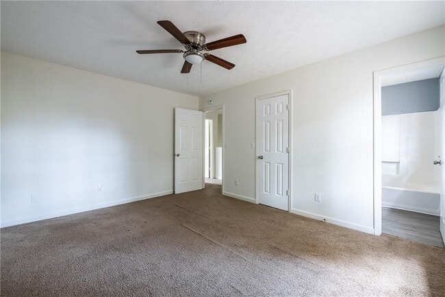 Building Photo - 582 Downing St