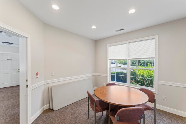 Building Photo - 601 Larson Dr