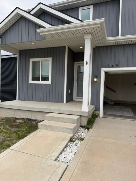 Building Photo - 1749 Ashwood Ave