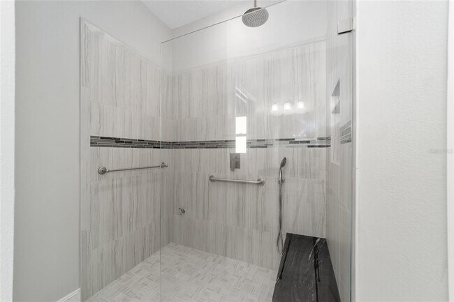 Building Photo - 1109 Alcove Loop