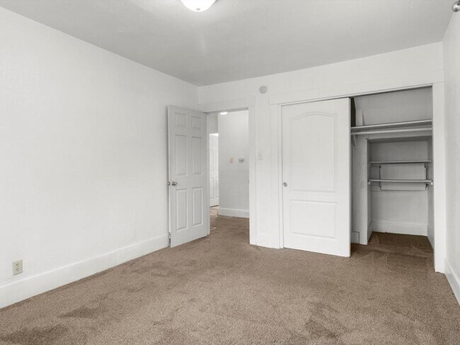 Building Photo - 5428 S Cedar St