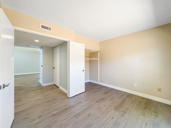Building Photo - Beautifully updated 4-bed, 3-bath, two-sto...