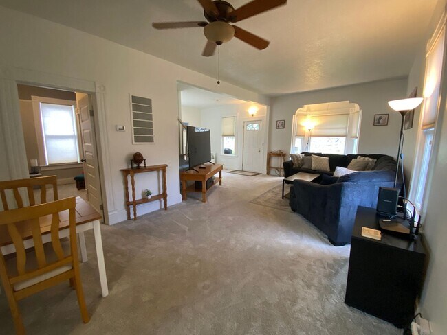 Building Photo - Pet Friendly |Stylish 3 Bedroom | 2 Bath Duplex in The Dalles – Great Location & Modern Comforts