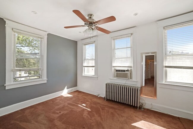 Building Photo - 1 Month Off! Available Now!  // 3bedroom 2.5 bathroom Condo// Trinidad//Private Parking Included