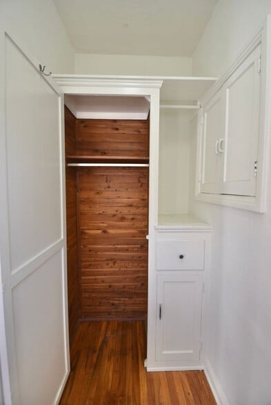 Building Photo - 2062 Argyle Ave