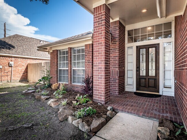 Building Photo - 12807 Village Way Dr