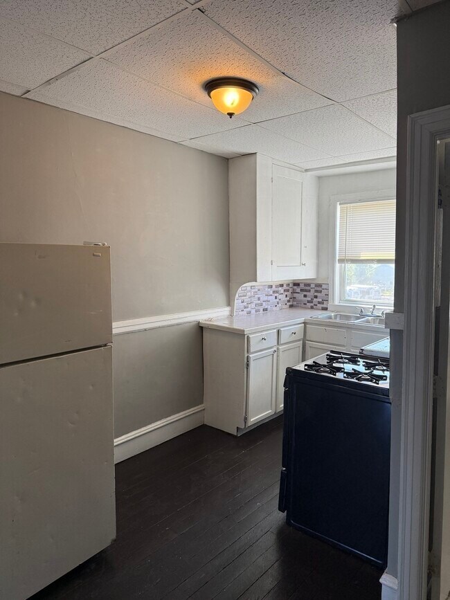 Building Photo - 103 Boyden St