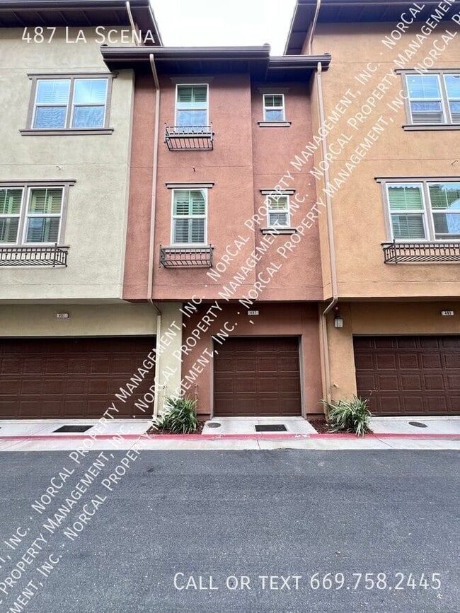 Building Photo - 487 La Scena Pl