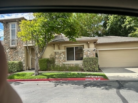 Building Photo - Immaculate Modern Townhouse in Sought-Afte...