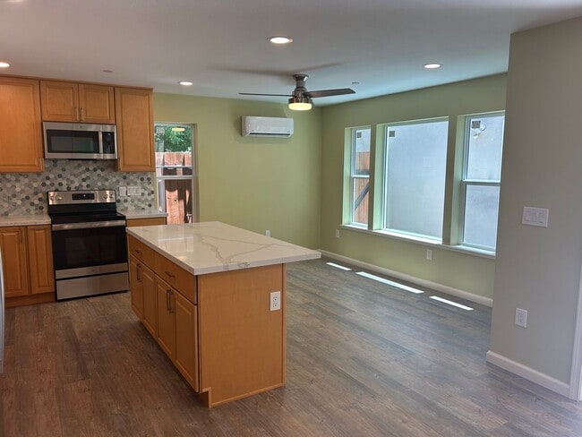 Building Photo - Beautiful Single Bedroom ADU in Brentwood