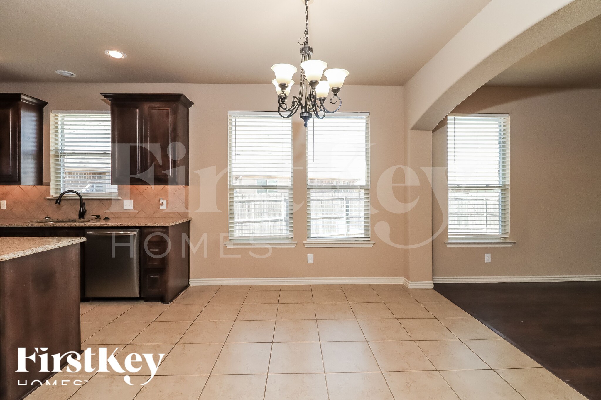 Building Photo - 1005 Destrehan Dr