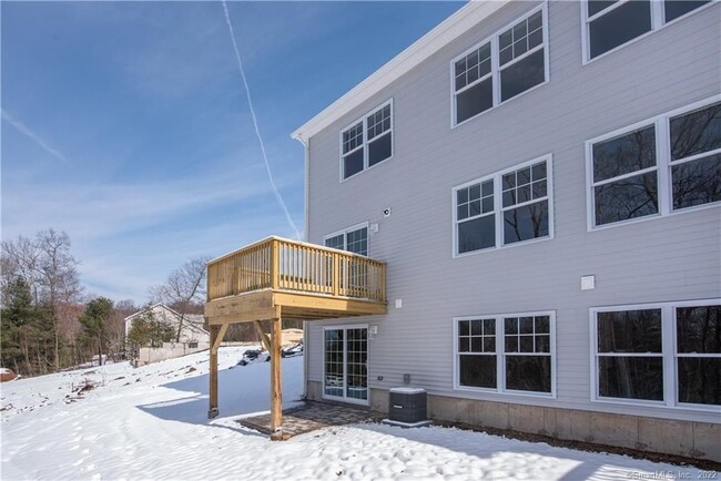 Building Photo - 28 Woodside Dr