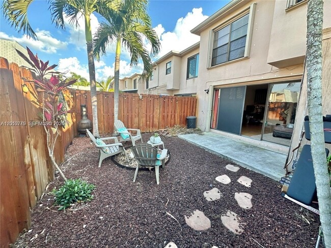 Building Photo - 7361 SW 26th Ct