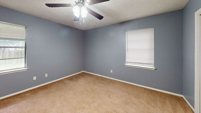 Building Photo - Jasper Heights - 3 bedroom beauty!