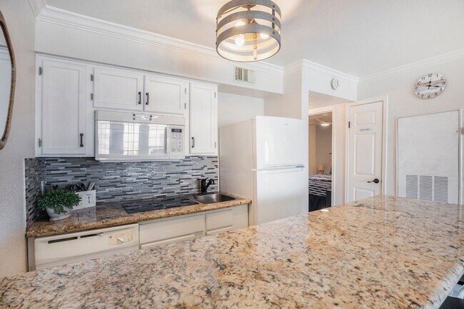 Building Photo - 6300 Seawall Blvd