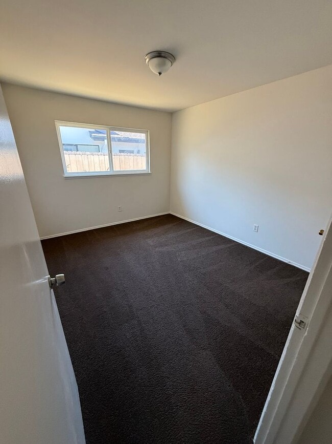 Building Photo - 3 Bedroom 2 Bathroom House for Rent