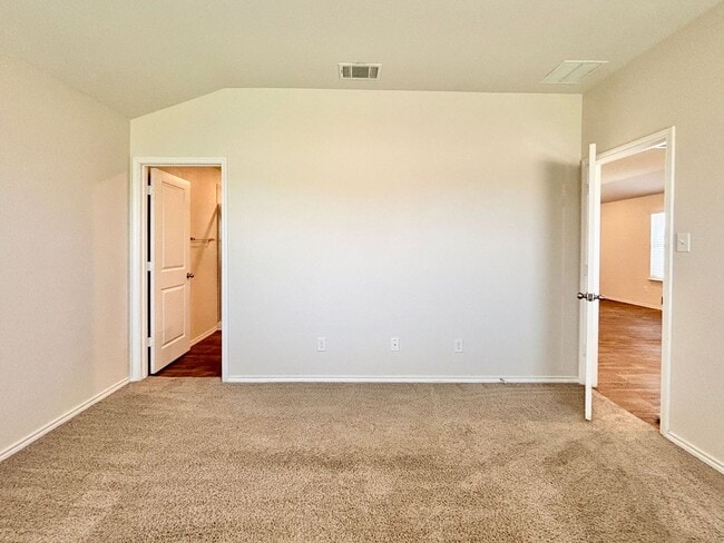 Building Photo - Welcome home to this Charming smart home f...