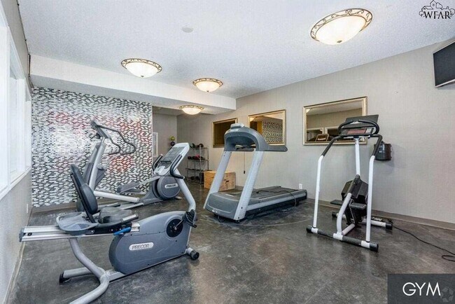 Building Photo - 2612 Southwest Pkwy