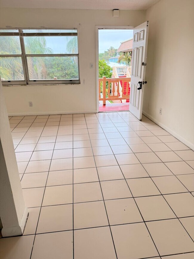 Building Photo - One-bedroom for rent in Pompano Beach
