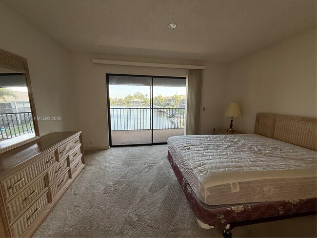 Building Photo - 123 SW 47th Terrace