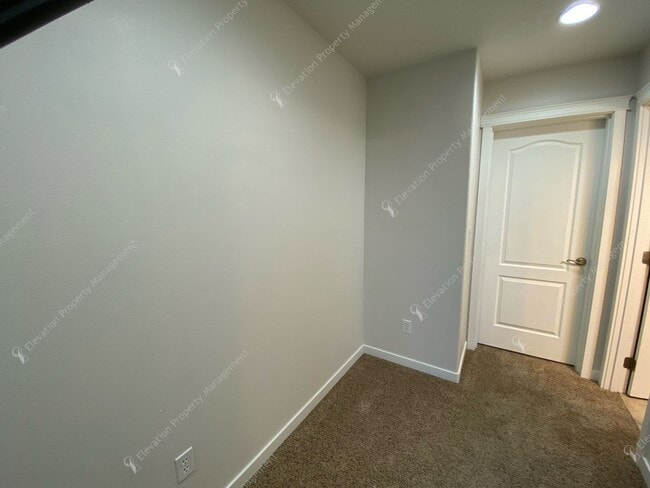 Building Photo - Designer 4BR- 2BA Home by Dry Canyon Park