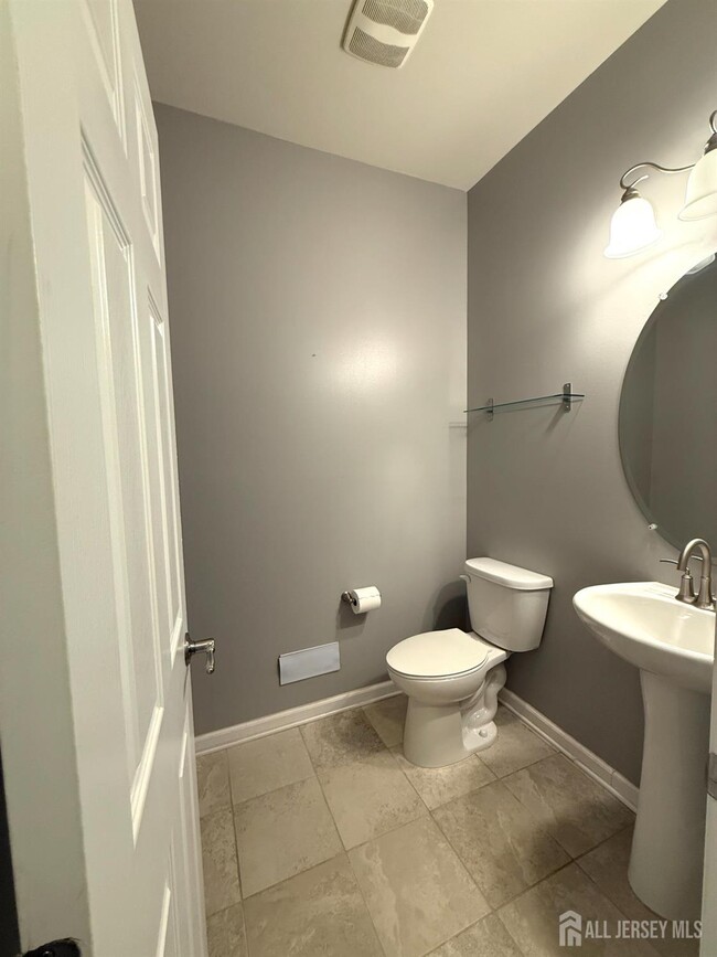 Building Photo - 1305 Hudson Cir