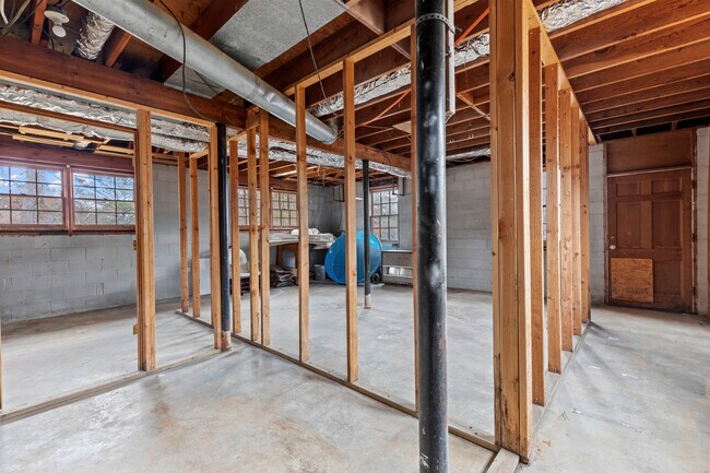 Building Photo - 3727 Calmer Cir