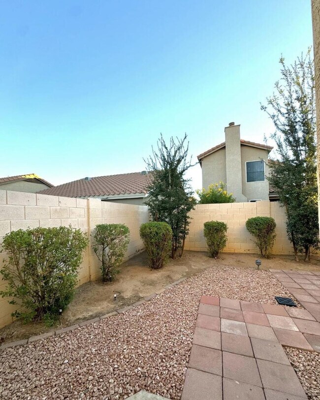 Building Photo - 313 W Monte Cristo Ave