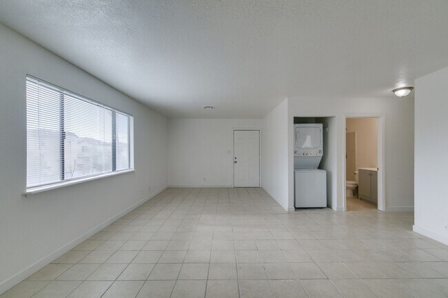 Building Photo - 6987 Mendon Ln