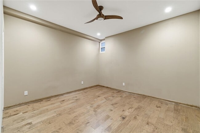 Building Photo - 709 Clyde St