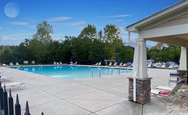 Building Photo - 4818 Summerside Dr