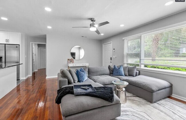 Building Photo - 4 bedroom 2 bath house fully renovated, Available August 2026!