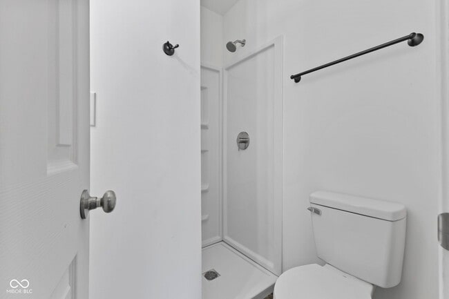 Building Photo - 2 Van Ave