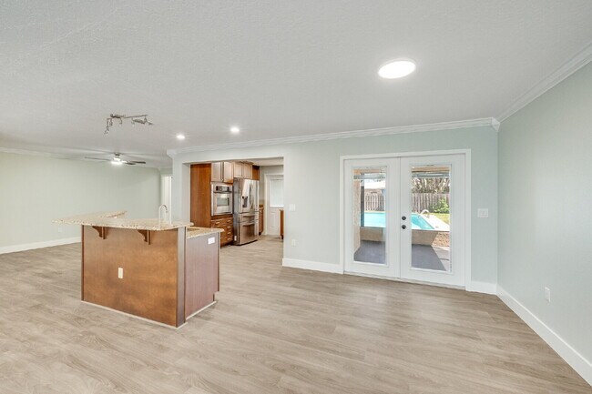 Building Photo - 4 bedroom, 2 bathroom Beachside, Pool Home!