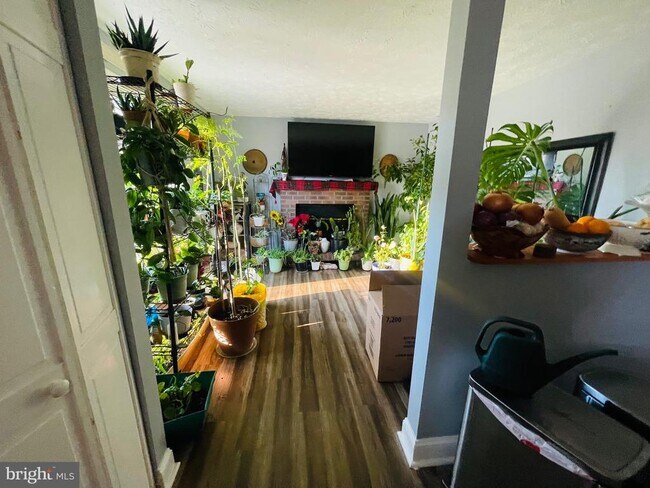 Building Photo - 13200 Cabinwood Dr