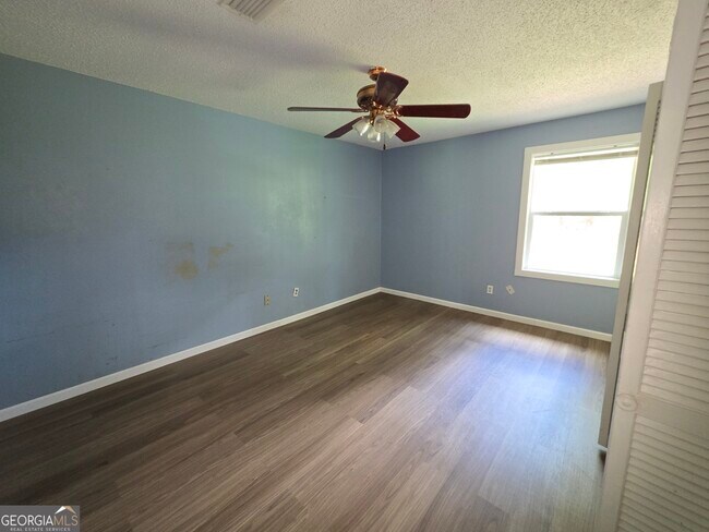 Building Photo - 504 Martha Dr
