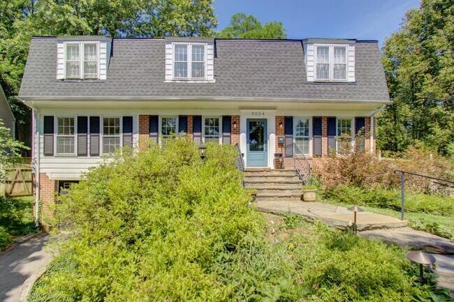 Building Photo - Cool Colonial in North Chevy Chase!