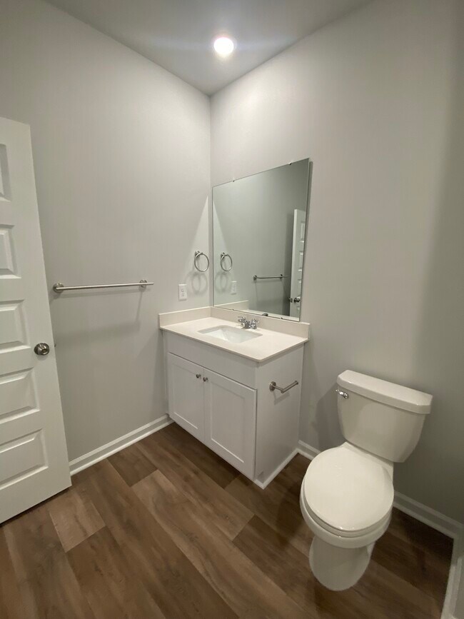 Building Photo - 3336 Mid Summer Ln