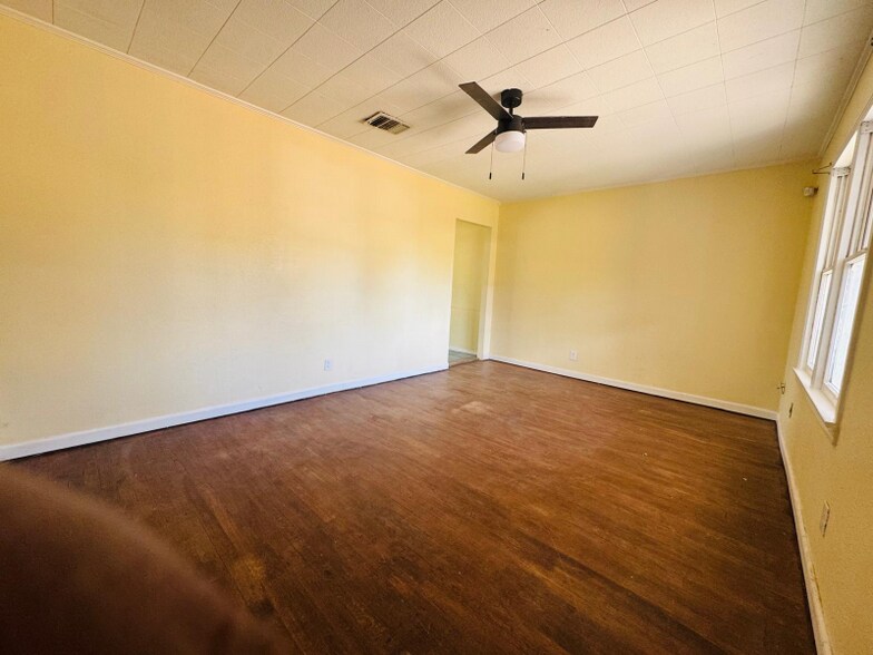 Building Photo - 1405 Hassell St