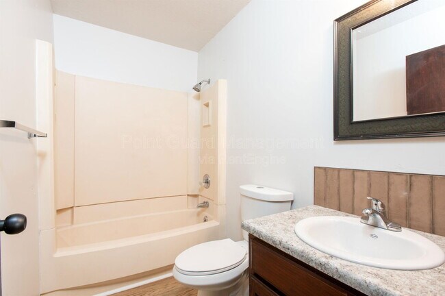 Building Photo - 1826 S Laura St