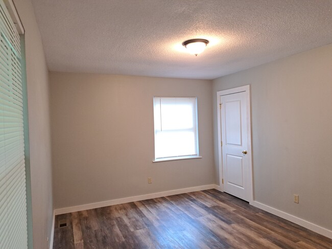 Building Photo - 6123 Cougar Dr