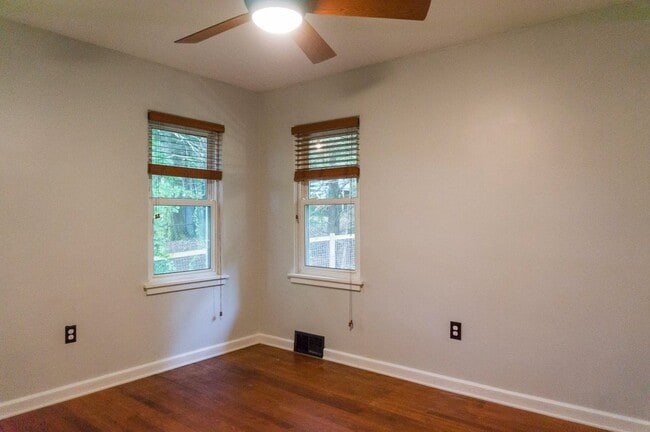 Building Photo - Beautiful Three-Bedroom with Fenced Yard i...