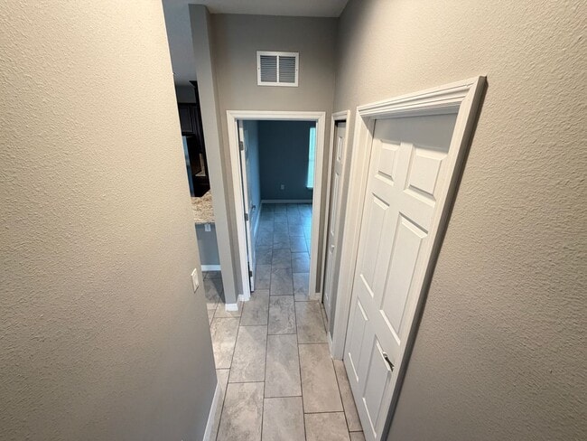 Building Photo - Available now!! Adorable 3 Bedroom / 2 Bathroom Home in Palm Bay!!