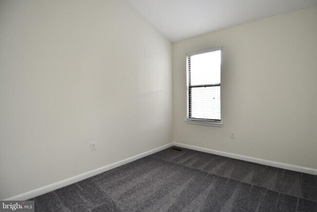 Building Photo - 5175 King Charles Way