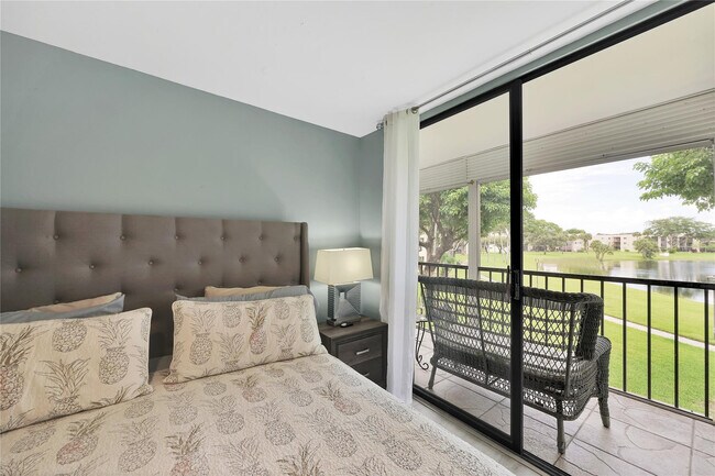 Building Photo - 5250 Las Verdes Cir