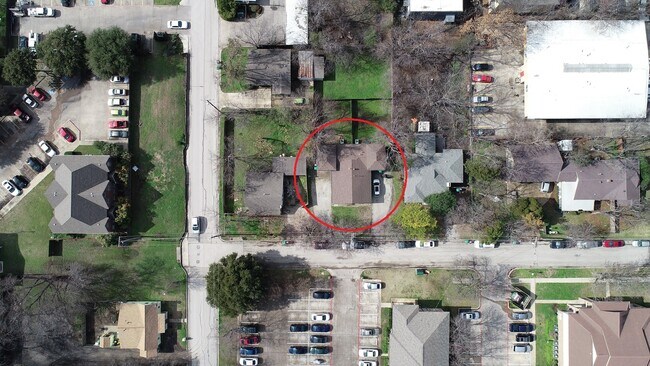 Building Photo - 909 Vine St