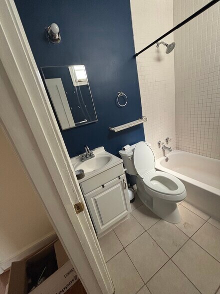 Building Photo - 1917 D St NE