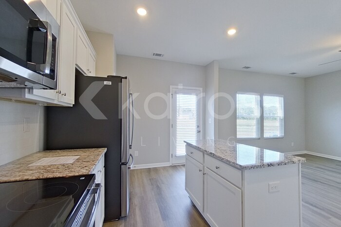 Building Photo - 928 Silent Barge Cv