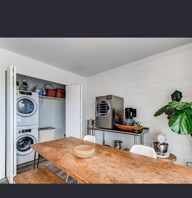 Building Photo - 473 N Banner St