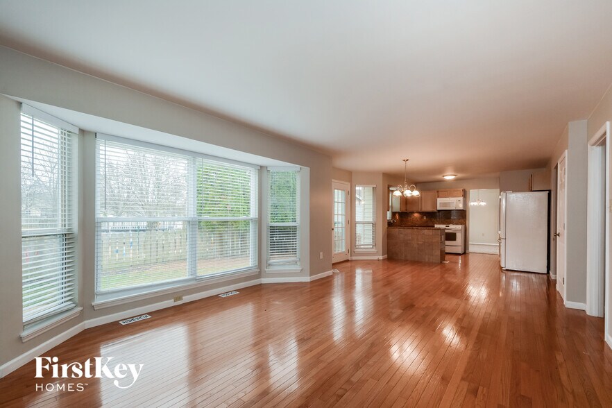 Building Photo - 16706 Babler View Dr